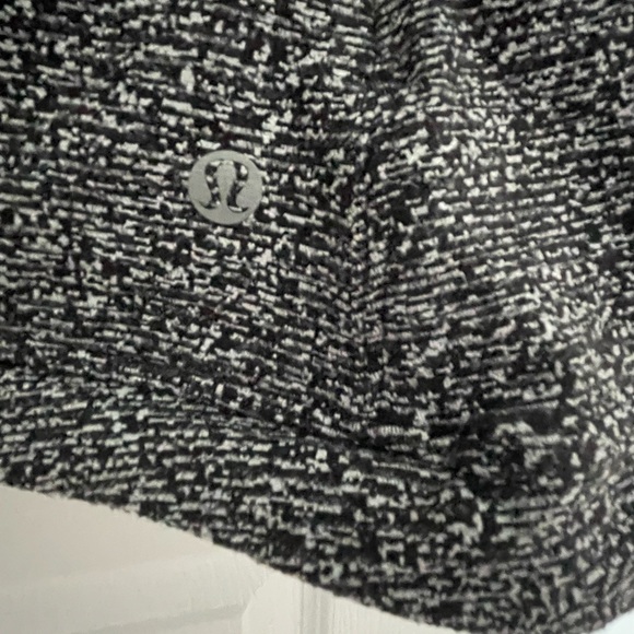 Compression lululemon long sleeve sweater barely worn - Picture 3 of 5